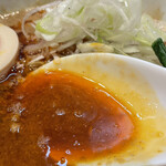 櫻井中華そば店 - しっかり胡麻の風味ながらさらりとした軽い舌触りのスープ