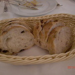 ソルビエ - おかわりのパンはクルミとレーズン