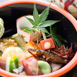 龍のひげ - 『八寸』　湯葉や生麩の京食材、魚や野菜の旬食材に珍味などを十種、色とりどりにすこしずつ、、、