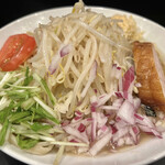 豚風。 - 限定『シーヌード』（1,200円）、ニンニクコール