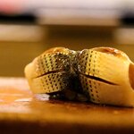 鮨 難波 - こはだ。 大好きなたねの１つです。 今日のこの姿は、この店でははじめて。 大きさや厚みで、姿を変えてるんだろうか。 