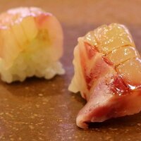 鮨 難波 - きじはた。 はた、クエは肉質が固く飲み込むのがきついので、大将、こんな感じに小さくしてくれます。