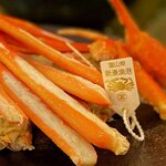 鮨 難波 - ズワイガニ。 小ぶりなズワイとはいえ、侮れません。 脱皮後しっかり時間が経過した堅蟹。 身がぎっしりと詰まってて甘くふわふわな食感。 朝競りのカニが夕方にはふわふわに茹でられて供される。 これが富山の常識。 この街のポテンシャルが怖い。。 