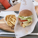 ハンバーガー TANAKA - 野菜チーズバーガー　720円(税込)＋ポテト&ドリンクセット　300円(税込)