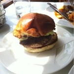 ダンボ - 気になっていたハンバーガーも食べて見た。かなり本格的なのに300円！