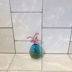 デザートカフェ ハチドリ - カウンターのタイルももちろんかわいい