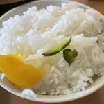 Sannou Yume Shokudou - 『鉄板で焼く野菜炒め定食(モツみそ)』のセルフご飯(黒川まるいし農場産コシヒカリ)、漬物(おかわり自由)