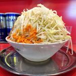 ラーメン タロー 五反田の陣 - 小ラーメン豚入り1,050円（野菜マシマシ、あげ辛、削り節）