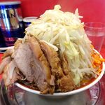 ラーメン タロー 五反田の陣 - 小ラーメン豚入り1,050円（野菜マシマシ、あげ辛、削り節）