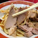 ラーメン タロー 五反田の陣 - 小ラーメン豚入り1,050円（野菜マシマシ、あげ辛、削り節）