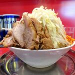 ラーメン タロー 五反田の陣 - 小ラーメン豚入り1,050円（野菜マシマシ、あげ辛、削り節）