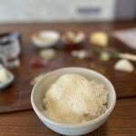 和食 凪 - 名物の山芋とろろをごはんにかけました