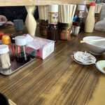 マルトマ食堂 - 卓上調味料、マヨはフライとかに使うのかな