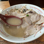 Sairai Ken - 豚骨のとろみのあるスープは旨いです。