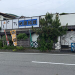 Shimachou - この鄙びた感じが良いお店の証拠。目の前に広大な公共駐車場があります