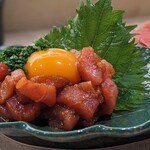 肴屋 魚まる - 鮪ユッケ
