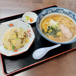 ラーメン横丁 - ラーメン➕半チャーハン