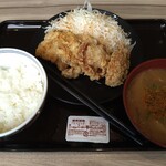 Yoshinoya - から揚げ定食　味噌汁をとん汁に変更で800円