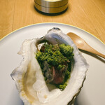 SHOLA - 岩牡蠣の短角牛のたたきまき　葉わさび冷凍フレークのせ