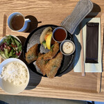 きんじろう CAFE&GRILL - 地魚MIXフライ～二種のソースと片浦レモン添え