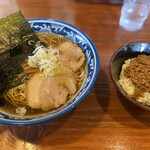 蔵 - 蔵特製ラーメン(あっさり・細麺)＋ひき肉半ごはん