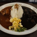 カレーマニア045-SPICE- - 2023/6/10  レッドスパイスチキンとブラックスパイスポークのあいがけカレー  1500円