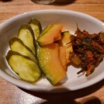居酒屋 ヨーテル - 糠漬け等のセット。ちょうど良いサイズ感。