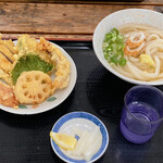 根ッ子うどん - 天ぷら盛り合わせとひやかけ（小）