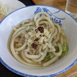 Yanagihara Udon - うどんにすりだねと天かすを加えて