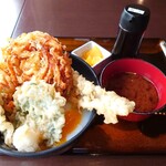 Onsen Shokudou Warowaro - 名物ハイウェイオアシス天丼(1,040円)