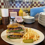 GRILL BURGER CLUB SASA - 『BECOLT SAND￥1,400』 ※平日ランチは、ソフトドリンク付 『HOT COFFEE¥270』