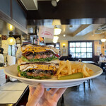 GRILL BURGER CLUB SASA - 『BECOLT SAND￥1,400』 ※平日ランチは、ソフトドリンク付 『HOT COFFEE¥270』