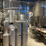 REVO BREWING - 店内に醸造所が併設されている。