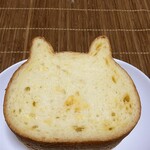 ねこねこ食パン - チーズVer.をカットして食べましたが・・・。