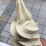 えひめ果実倶楽部みかんの木 - みかんソフトクリーム　400円