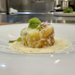 Sare - 그린 아스파라거스 수플레
                      뜨겁고 부드러운 수플레, 자연스러운 단맛에 아스파라거스의 쌉싸름함이 절묘하게 어우러져 리코타 치즈 베샤멜 소스를 사용한 수플레가 정말 맛있습니다♪