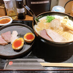 神楽 海老で鯛を釣る麺堂 - 