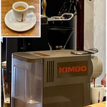 Sare - イタリアのコーヒーメーカー〝KIMBO〟のコーヒーマシンで淹れたエスプレッソ♪