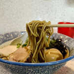 Hakaiteki Inobeshon - 濃厚煮干ラーメンの麺
                        2023年6月11日