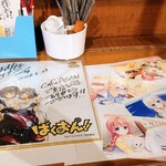 カフェ アサン - 客席の机