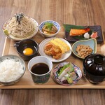 Full set meal of eight side dishes and two bites of soba noodles