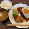 松阪牛ハンバーグ専門店ガーベラ - ハンバーグ定食（目玉焼きトッピング）