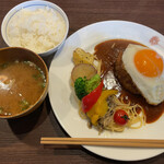 matsusakaushihamba-gusemmontenga-bera - ハンバーグ定食（目玉焼きトッピング）