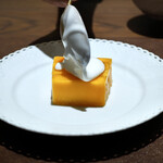 Yama - ココナッツソースを上からたらり