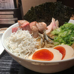 神楽 海老で鯛を釣る麺堂 - 