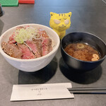 Totsuzen Suteki Baru - とつぜんステーキ丼　1,000円(税込)  ※味噌汁付き