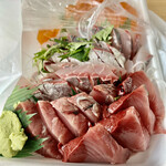 魚安 - カツオ、アジ、サーモン　