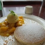 珈琲館 - トロピカルマンゴーとココナッツのホットケーキ・４５０円