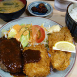 洋食の店　ぺいざん - ぺいざん（ミックス定食・950円） ※左から、ハンバーグ、カニコロッケ、白身魚フライ