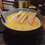 神楽 海老で鯛を釣る麺堂 - 